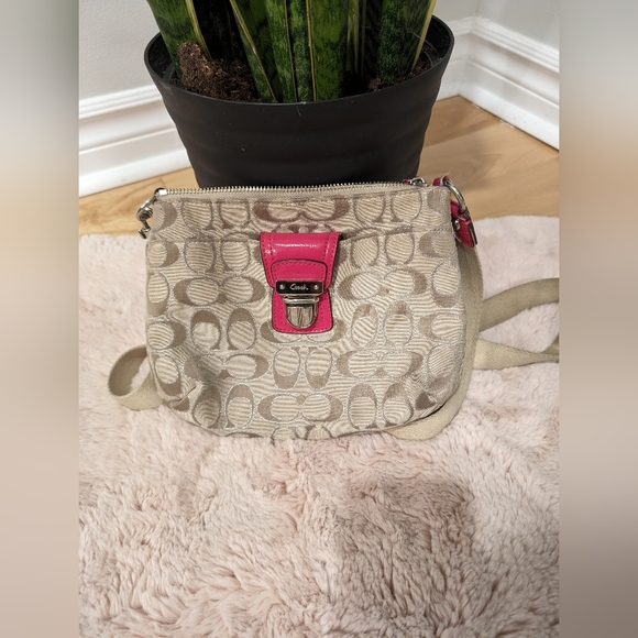 Vintage COACH Crossbody Purse - Picture 2 of 5